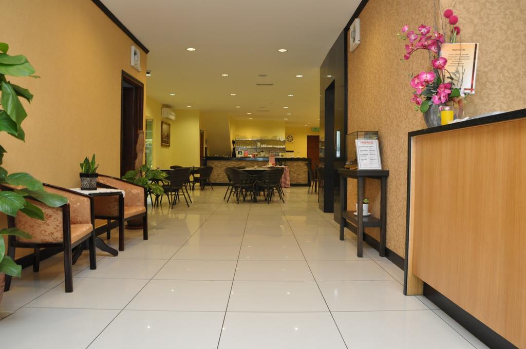 Oyo 151 Twin Hotel Куала-Лумпур Экстерьер фото