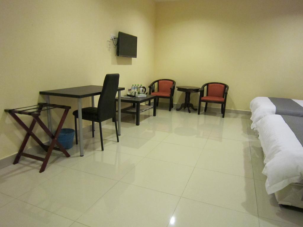 Oyo 151 Twin Hotel Куала-Лумпур Экстерьер фото