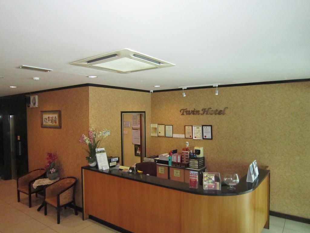 Oyo 151 Twin Hotel Куала-Лумпур Экстерьер фото